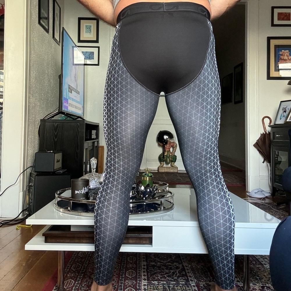 GapFit Compression Tights - Picture 6 of 8